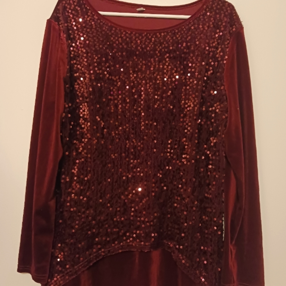 Women's Velour Red Top..size XL. Very Rich Red...Perfect for Holiday🕎🎄🎊🕊⚘️
